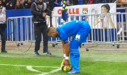 英超第14轮： 范戴克失误致丢球维尔茨造乌龙 利物浦1-1桑德兰