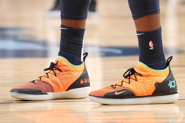 凯恩已在德甲10次完成帽子戏法，为该联赛历史第5多（凯恩德甲已收获10次帽子戏法，历史排名第5）