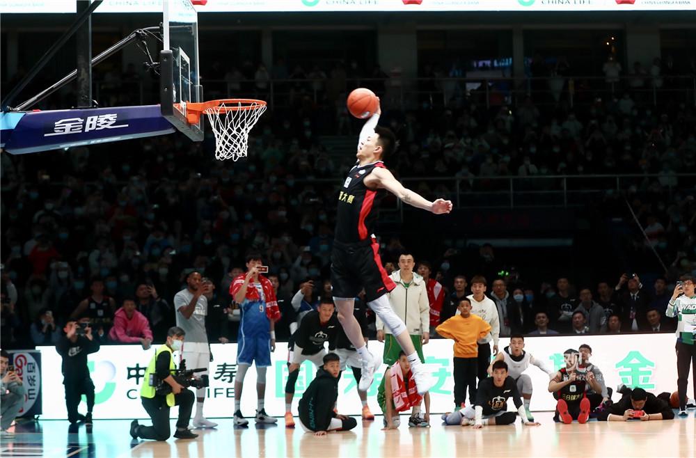 NBA：独行侠击败骑士 东契奇全场数据爆炸（NBA战报：独行侠力克骑士，东契奇数据炸裂）