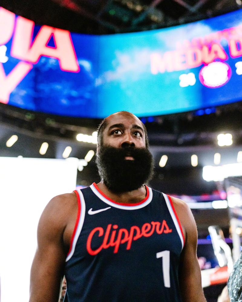 又是首开记录，麦卡在欧冠最近两球都是对皇马打进的（再度先拔头筹，麦卡近两粒欧冠进球均由对皇马打进）