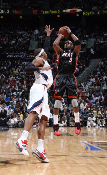 野性不可驾驭，美女球员莱曼晒大尺度艺术照（莱曼发布大胆艺术写真，野性魅力难以束缚）