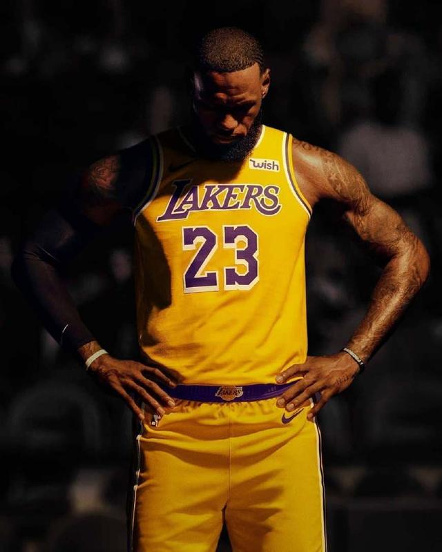 美记：相比选秀权雄鹿更想用字母换成名球星，比如特雷·杨（美媒：雄鹿宁要即战力巨星而非选秀权，甚至愿用字母哥换来如特雷·杨等球星）