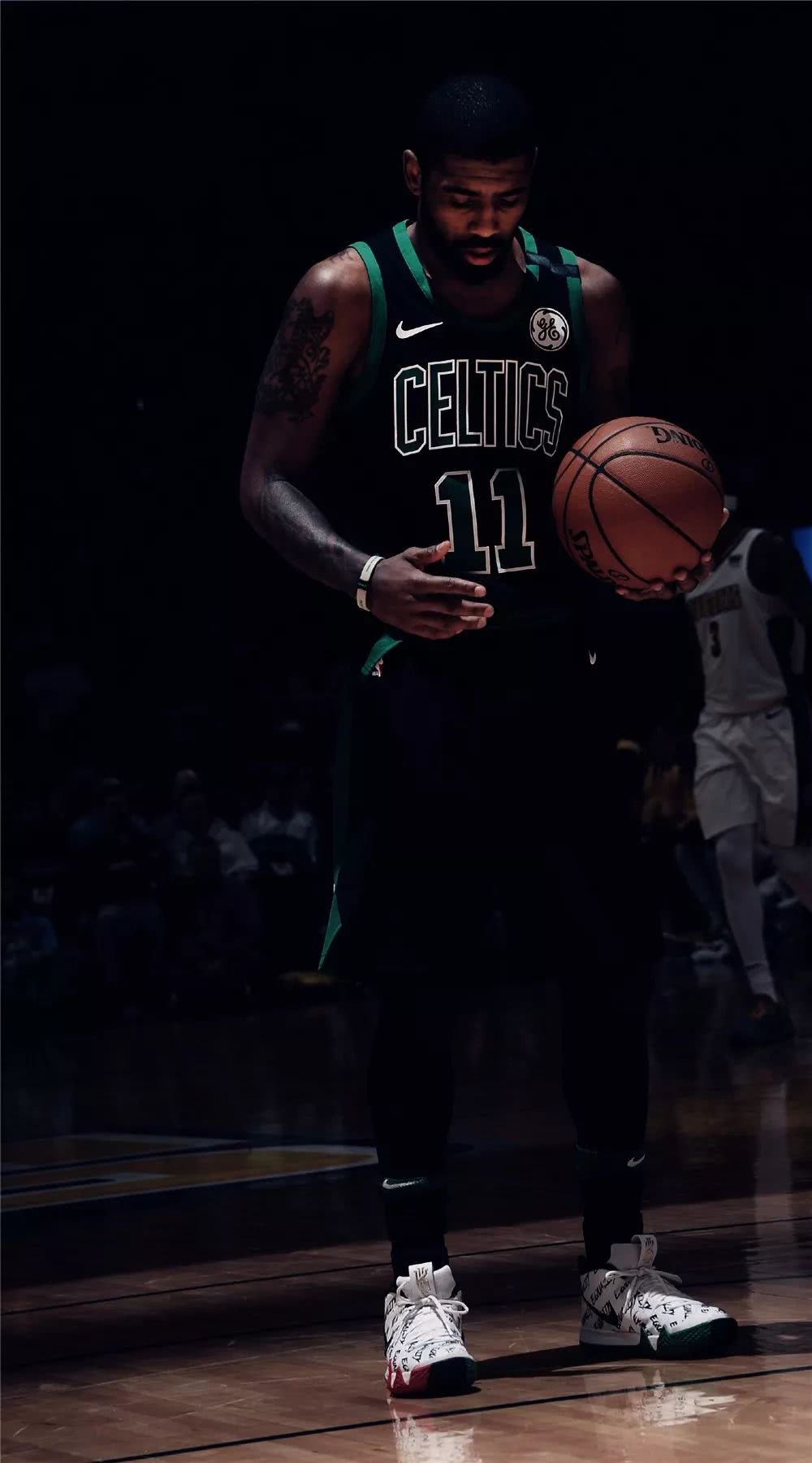 VAR 关键判罚 成为赛后焦点（VAR关键判罚引发赛后热议）